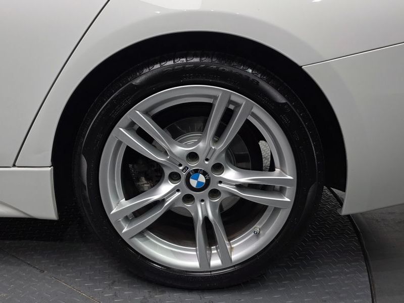 2017 BMW 3 Series 330i M Sport photo 21