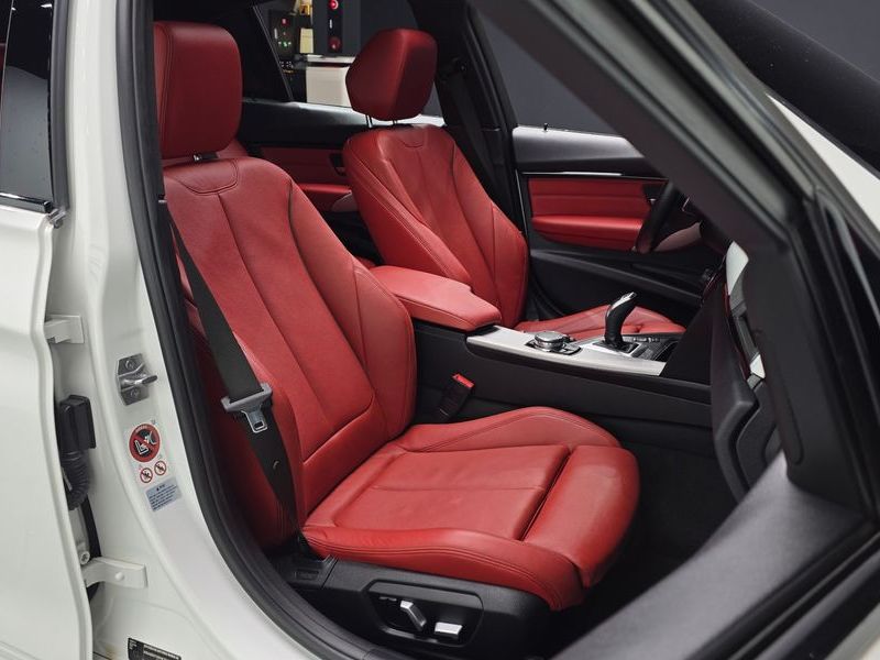 2017 BMW 3 Series 330i M Sport photo 26