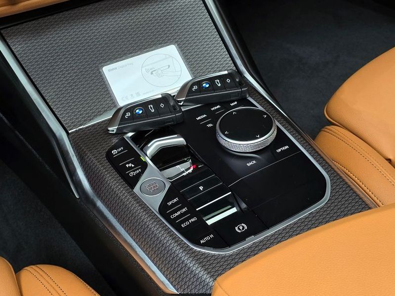 2024 BMW 3 Series 320i M Sport photo 9