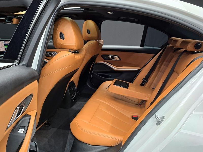 2024 BMW 3 Series 320i M Sport photo 11