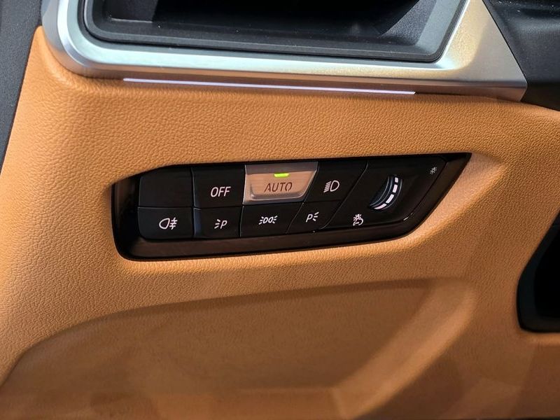 2024 BMW 3 Series 320i M Sport photo 13
