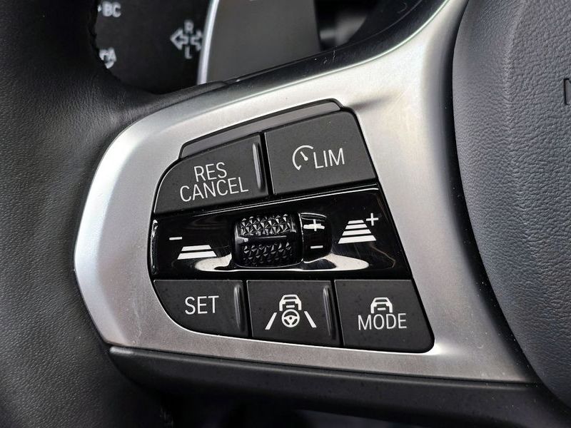 2024 BMW 3 Series 320i M Sport photo 15