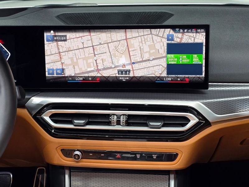 2024 BMW 3 Series 320i M Sport photo 19