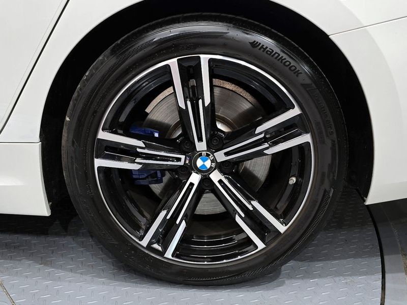 2024 BMW 3 Series 320i M Sport photo 21