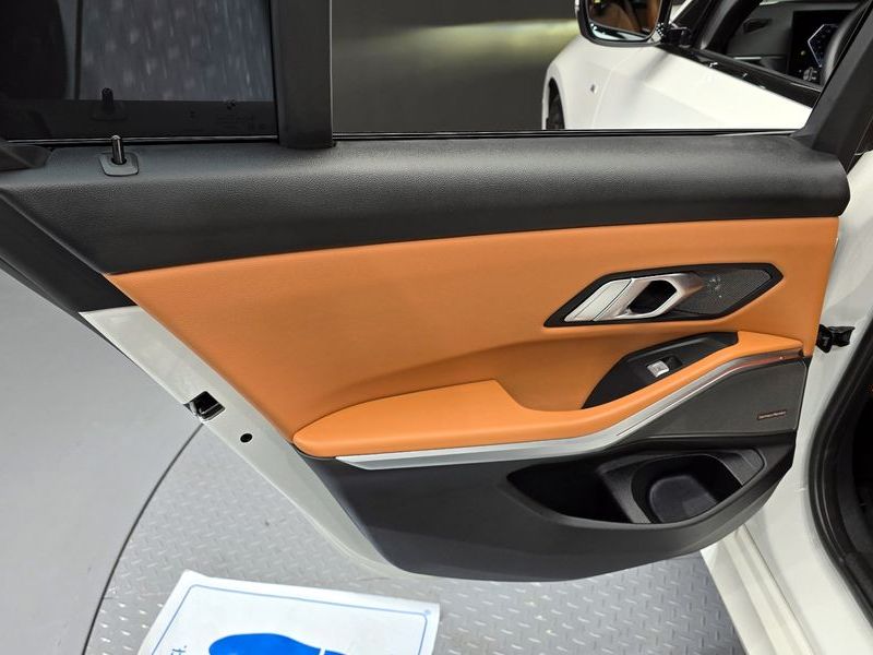 2024 BMW 3 Series 320i M Sport photo 25