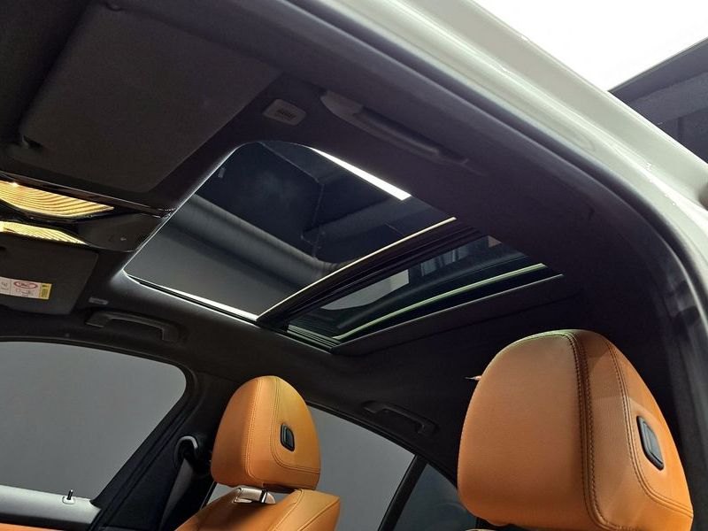 2024 BMW 3 Series 320i M Sport photo 28