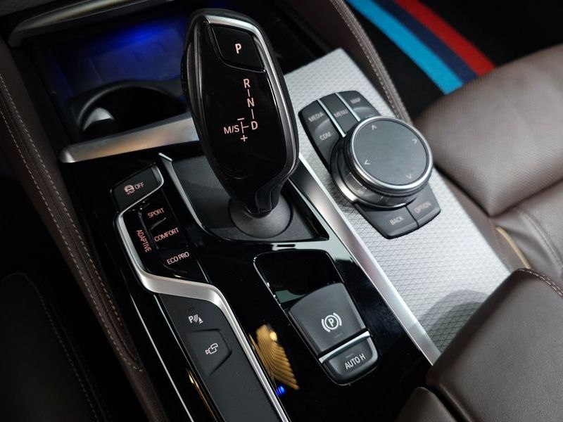 2019 BMW 5 Series M550d xDrive photo 9