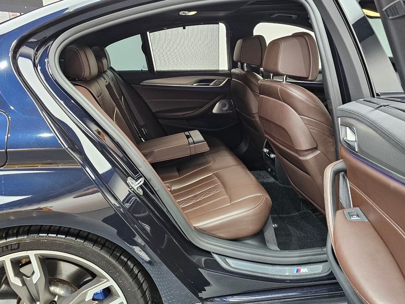 2019 BMW 5 Series M550d xDrive photo 11