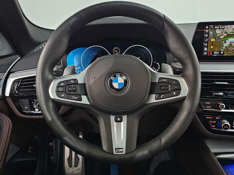 2019 BMW 5 Series M550d xDrive photo 13