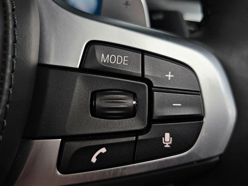 2019 BMW 5 Series M550d xDrive photo 16