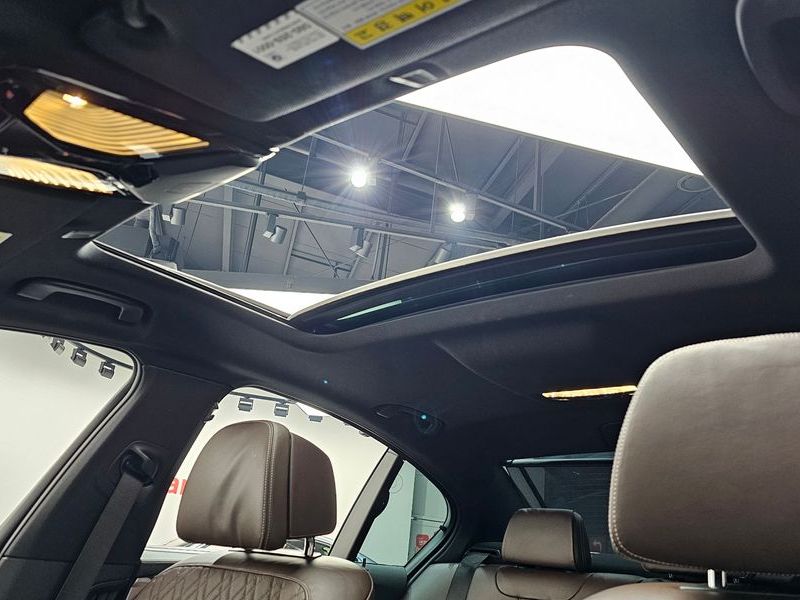 2019 BMW 5 Series M550d xDrive photo 18