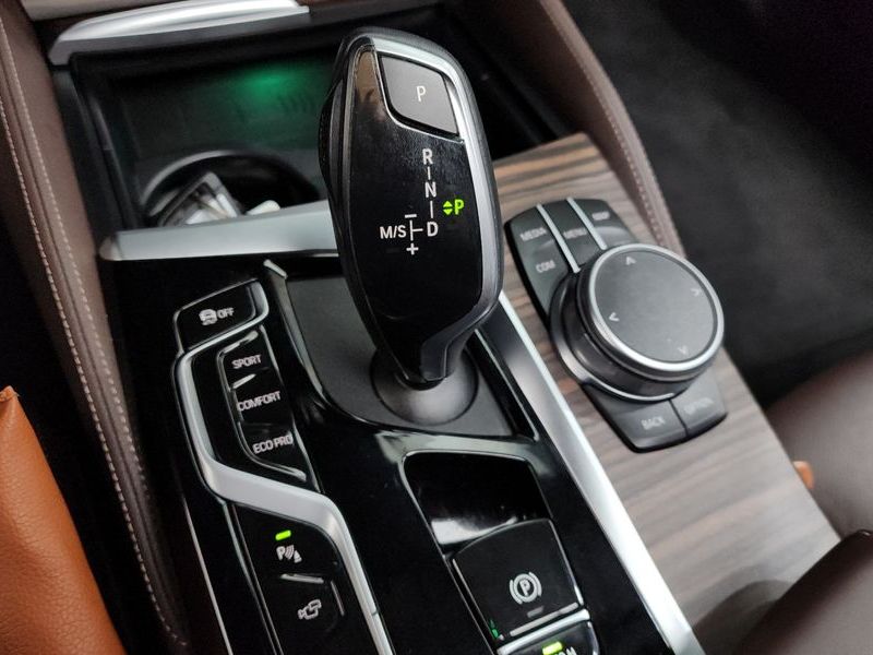2021 BMW 5 Series 523d M Sport photo 9