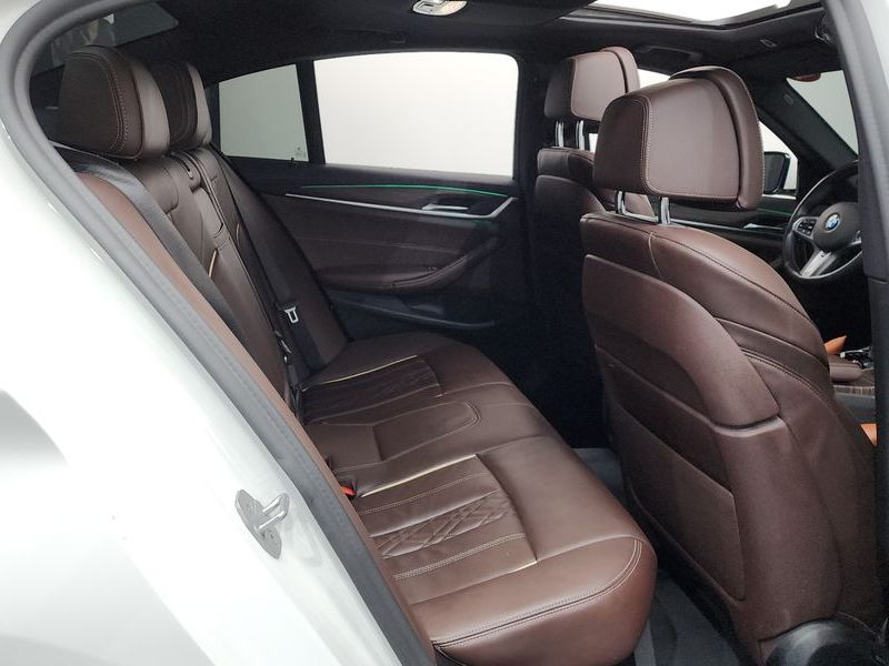 2021 BMW 5 Series 523d M Sport photo 11