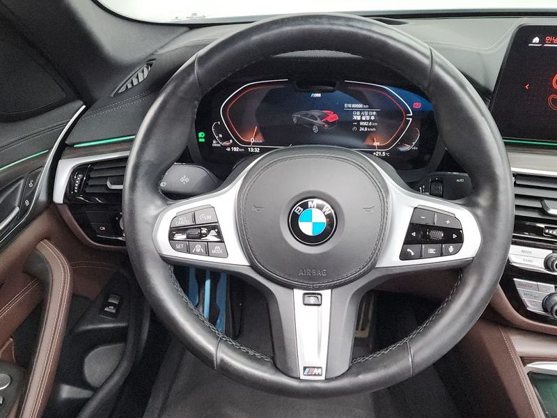 2021 BMW 5 Series 523d M Sport photo 13