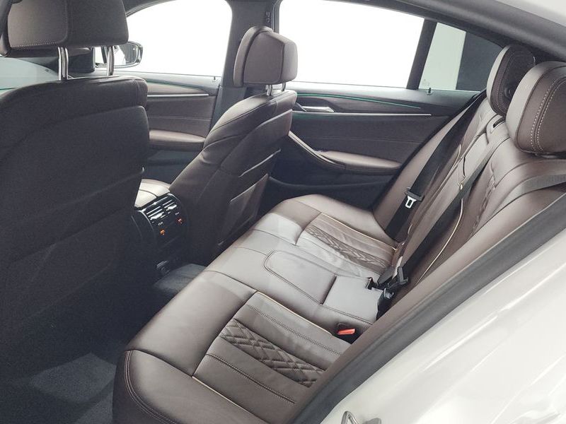 2021 BMW 5 Series 523d M Sport photo 18