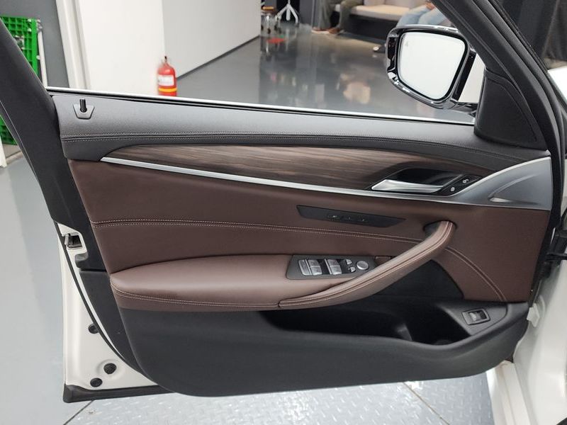 2021 BMW 5 Series 523d M Sport photo 24
