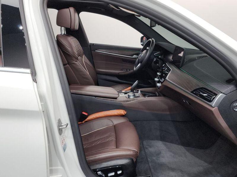 2021 BMW 5 Series 523d M Sport photo 26