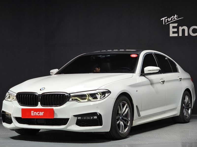 2018 BMW 5 Series 530i M Sport Package photo 1