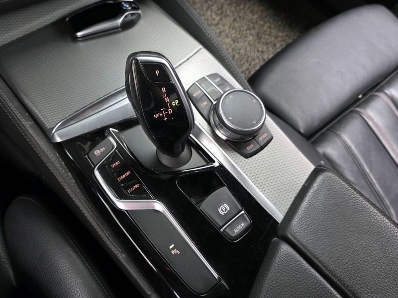 2018 BMW 5 Series 530i M Sport Package photo 9