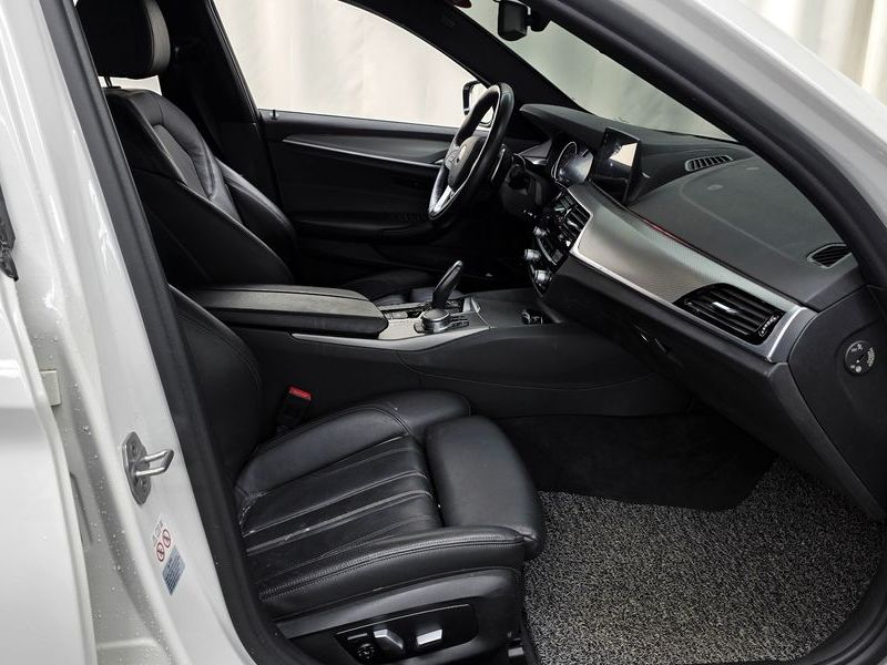 2018 BMW 5 Series 530i M Sport Package photo 11