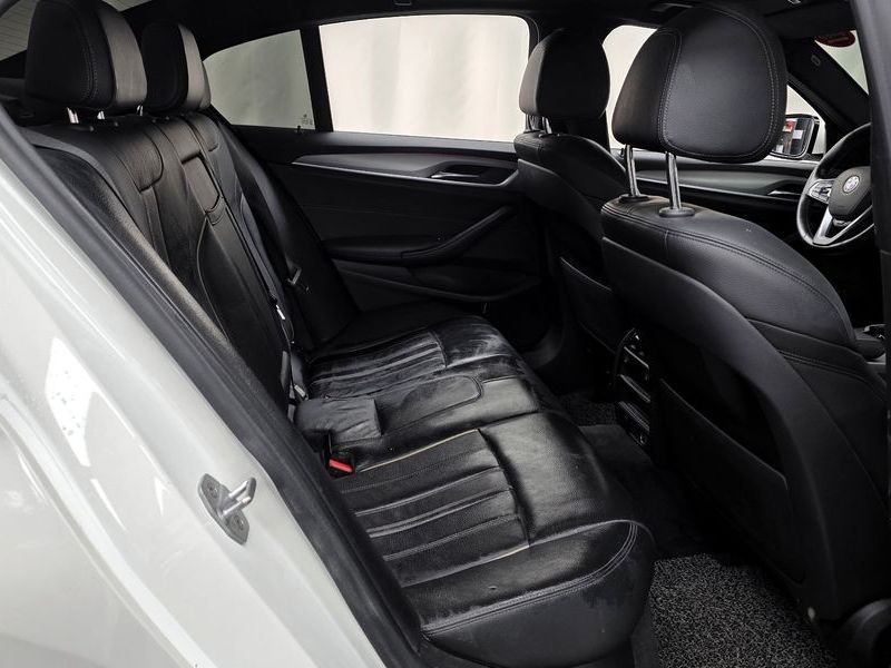 2018 BMW 5 Series 530i M Sport Package photo 12
