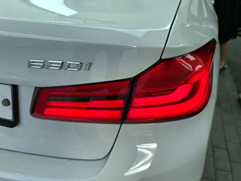 2018 BMW 5 Series 530i M Sport Package photo 23