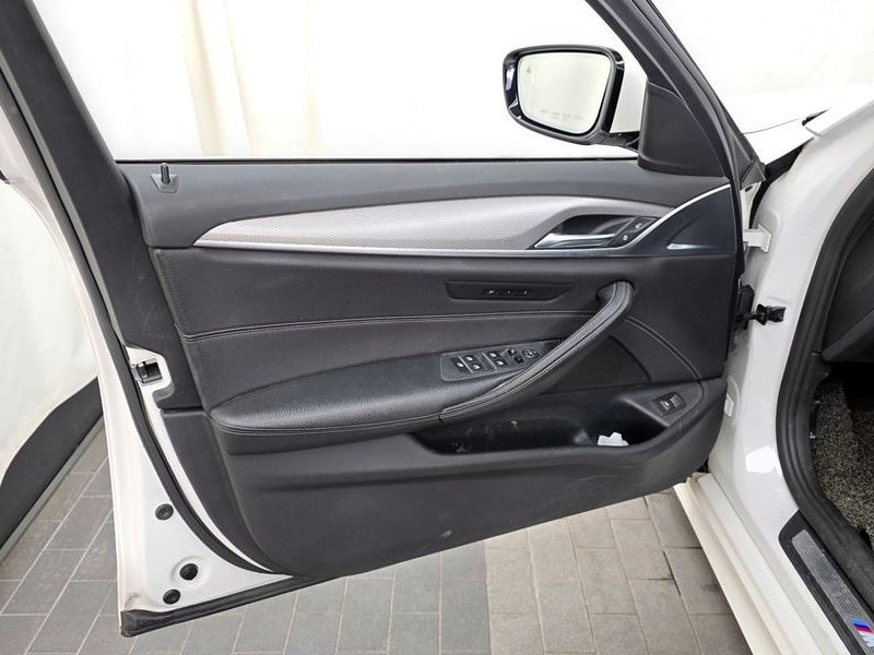 2018 BMW 5 Series 530i M Sport Package photo 24