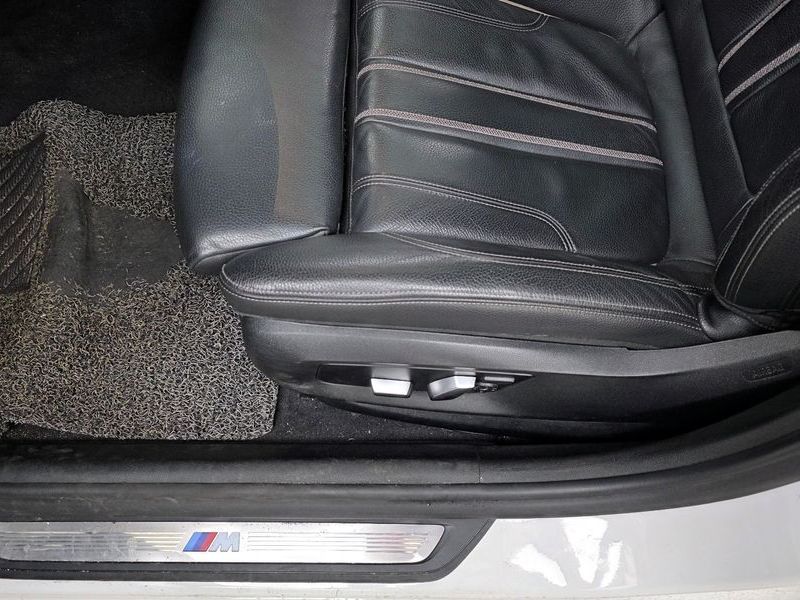 2018 BMW 5 Series 530i M Sport Package photo 26