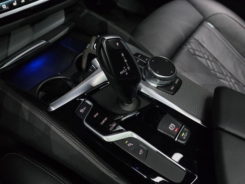 2019 BMW 5 Series 520d xDrive M Sport Package Plus photo 9