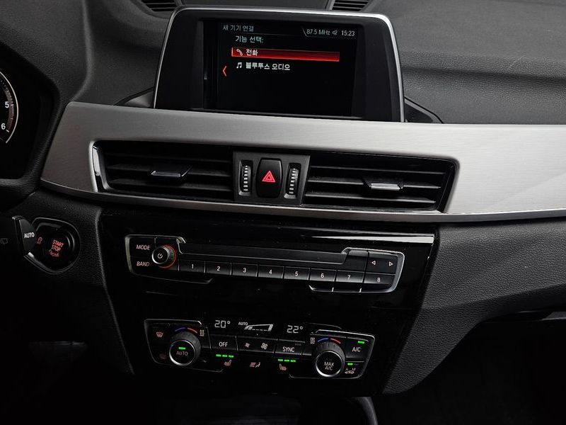 2020 BMW X1 xDrive 18d Advantage photo 13