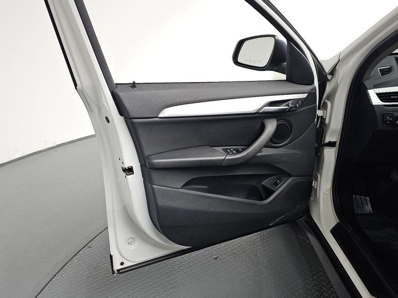 2020 BMW X1 xDrive 18d Advantage photo 24