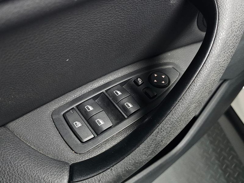 2020 BMW X1 xDrive 18d Advantage photo 27