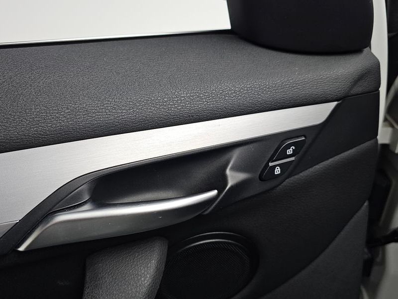 2020 BMW X1 xDrive 18d Advantage photo 28