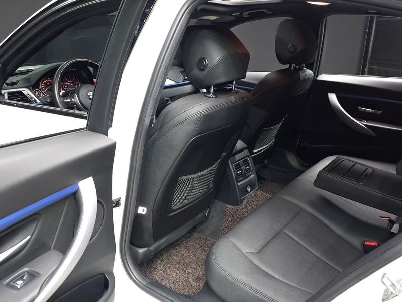 2017 BMW 3 Series 320d M Sport photo 11