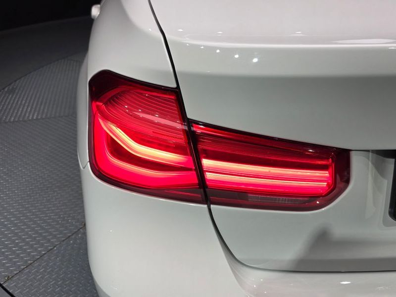 2017 BMW 3 Series 320d M Sport photo 23