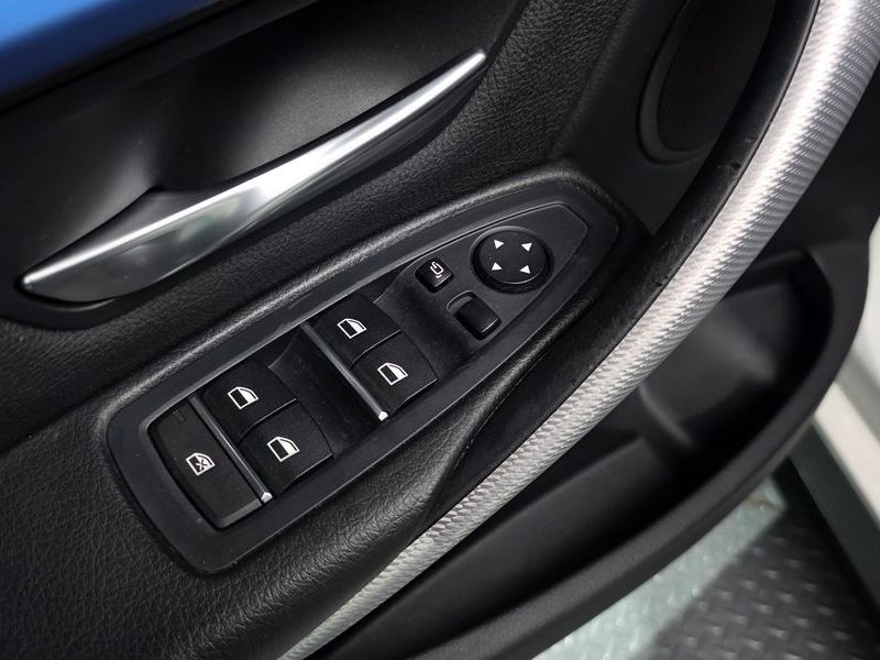 2017 BMW 3 Series 320d M Sport photo 27
