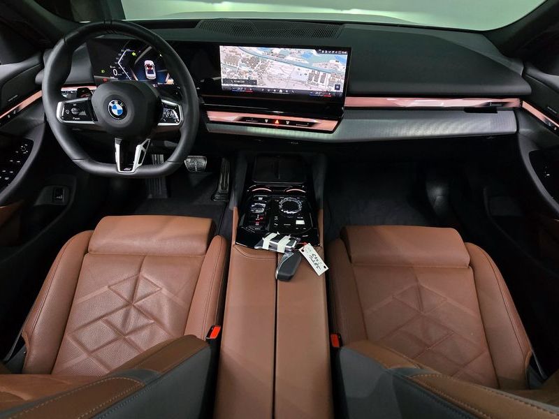 2025 BMW 5 Series 530i xDrive M Sport photo 7