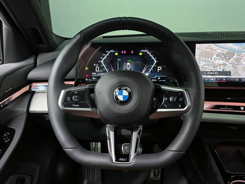 2025 BMW 5 Series 530i xDrive M Sport photo 12
