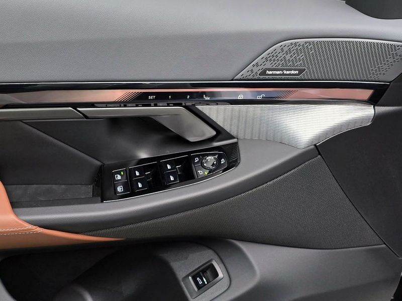 2025 BMW 5 Series 530i xDrive M Sport photo 19