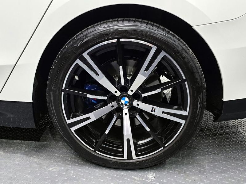 2025 BMW 5 Series 530i xDrive M Sport photo 21