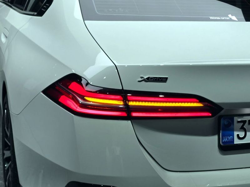 2025 BMW 5 Series 530i xDrive M Sport photo 23