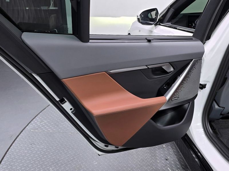 2025 BMW 5 Series 530i xDrive M Sport photo 25
