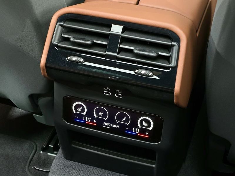 2025 BMW 5 Series 530i xDrive M Sport photo 29