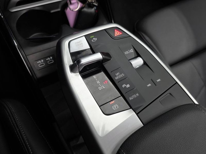 2023 BMW 2 Series 220i Luxury photo 9