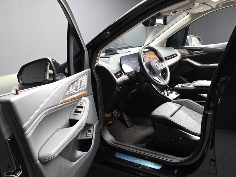 2023 BMW 2 Series 220i Luxury photo 10