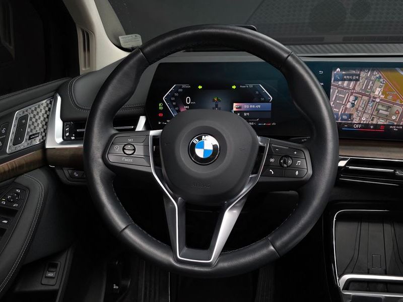 2023 BMW 2 Series 220i Luxury photo 13