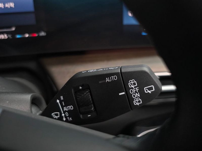 2023 BMW 2 Series 220i Luxury photo 19