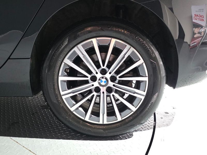 2023 BMW 2 Series 220i Luxury photo 21
