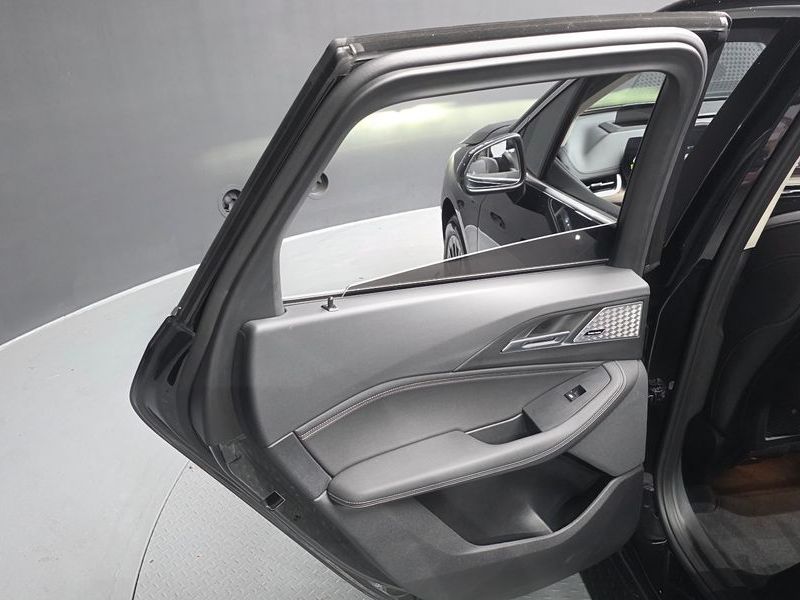 2023 BMW 2 Series 220i Luxury photo 25