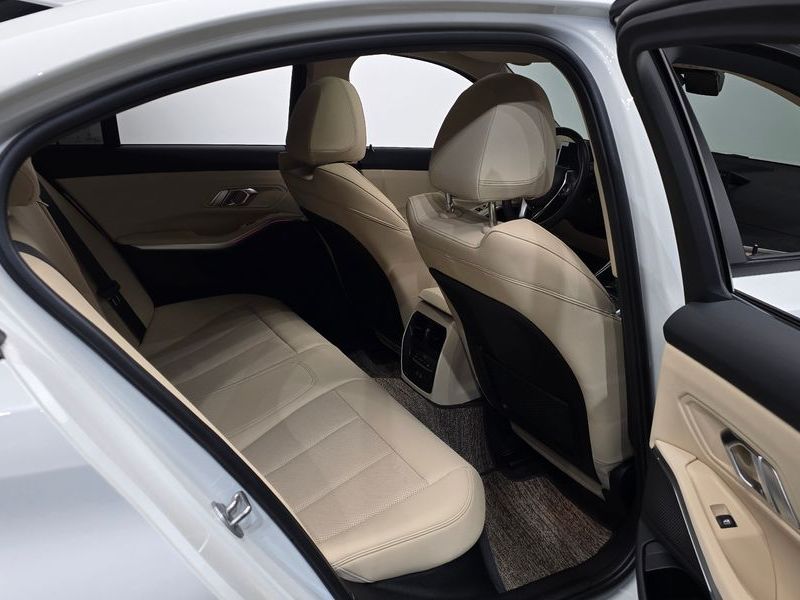 2023 BMW 3 Series 320d photo 11